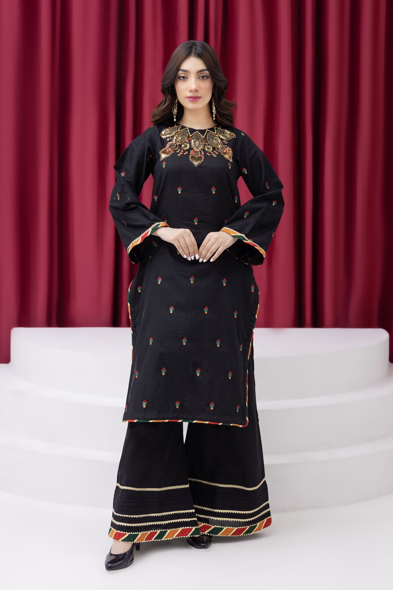 2273-Black Embroidered 2-Piece Lawn Suit – Elegant Summer Wear