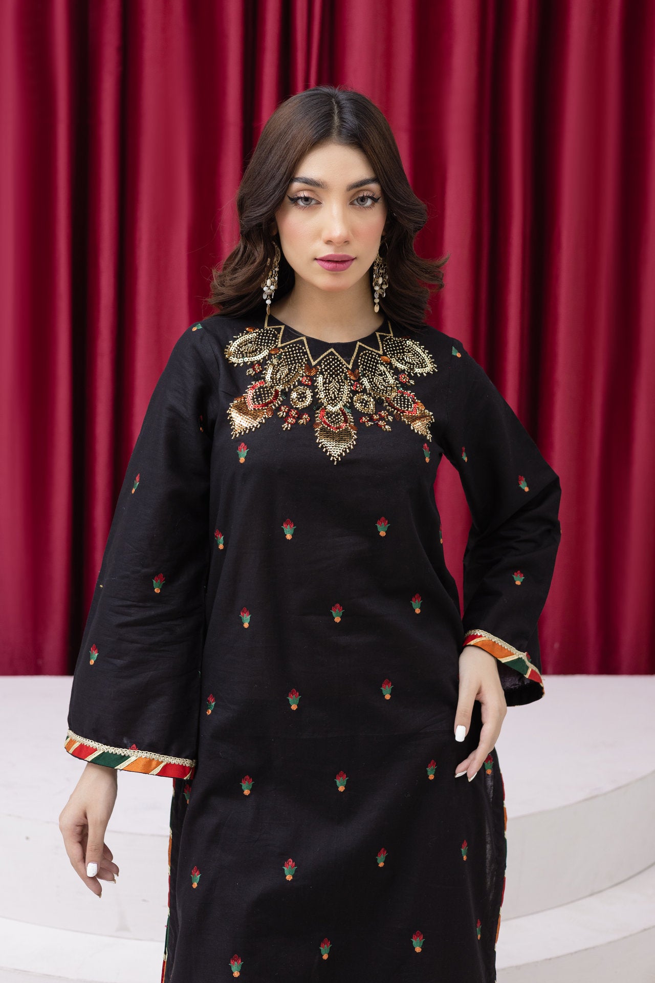 2273-Black Embroidered 2-Piece Lawn Suit – Elegant Summer Wear