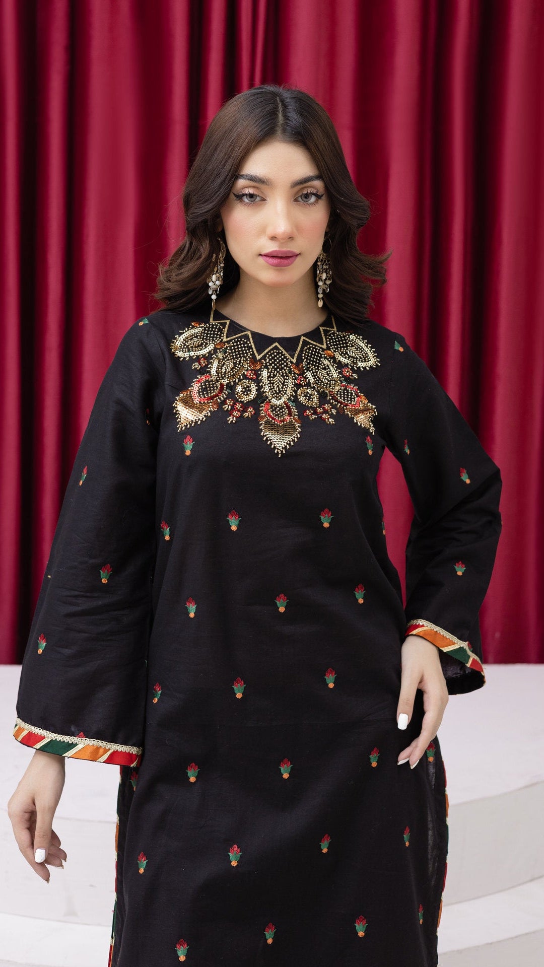 2273-Black Embroidered 2-Piece Lawn Suit – Elegant Summer Wear