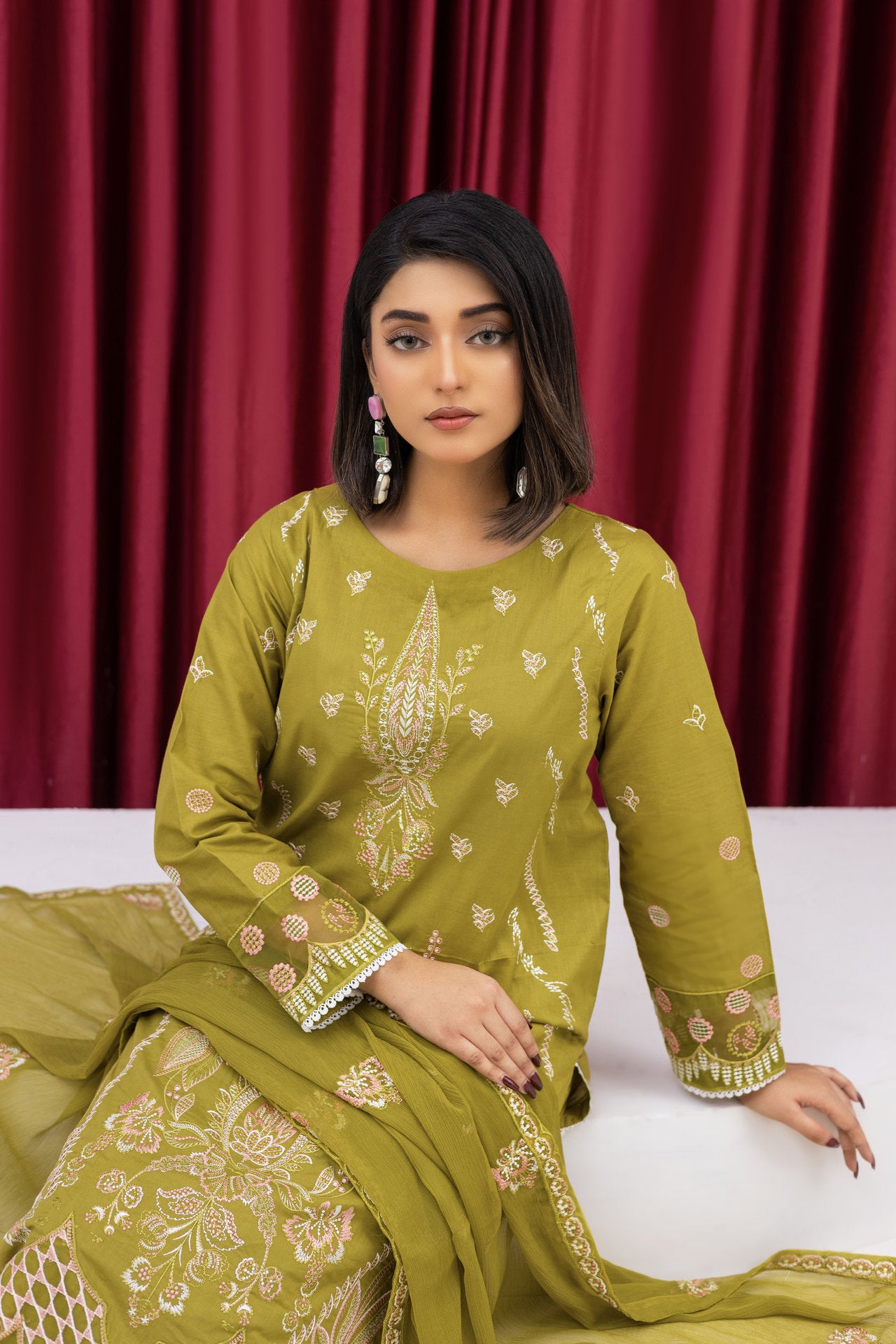 2276-Parrot 3-Piece Cotton Lawn Suit Embroidered – Elegant Summer Wear