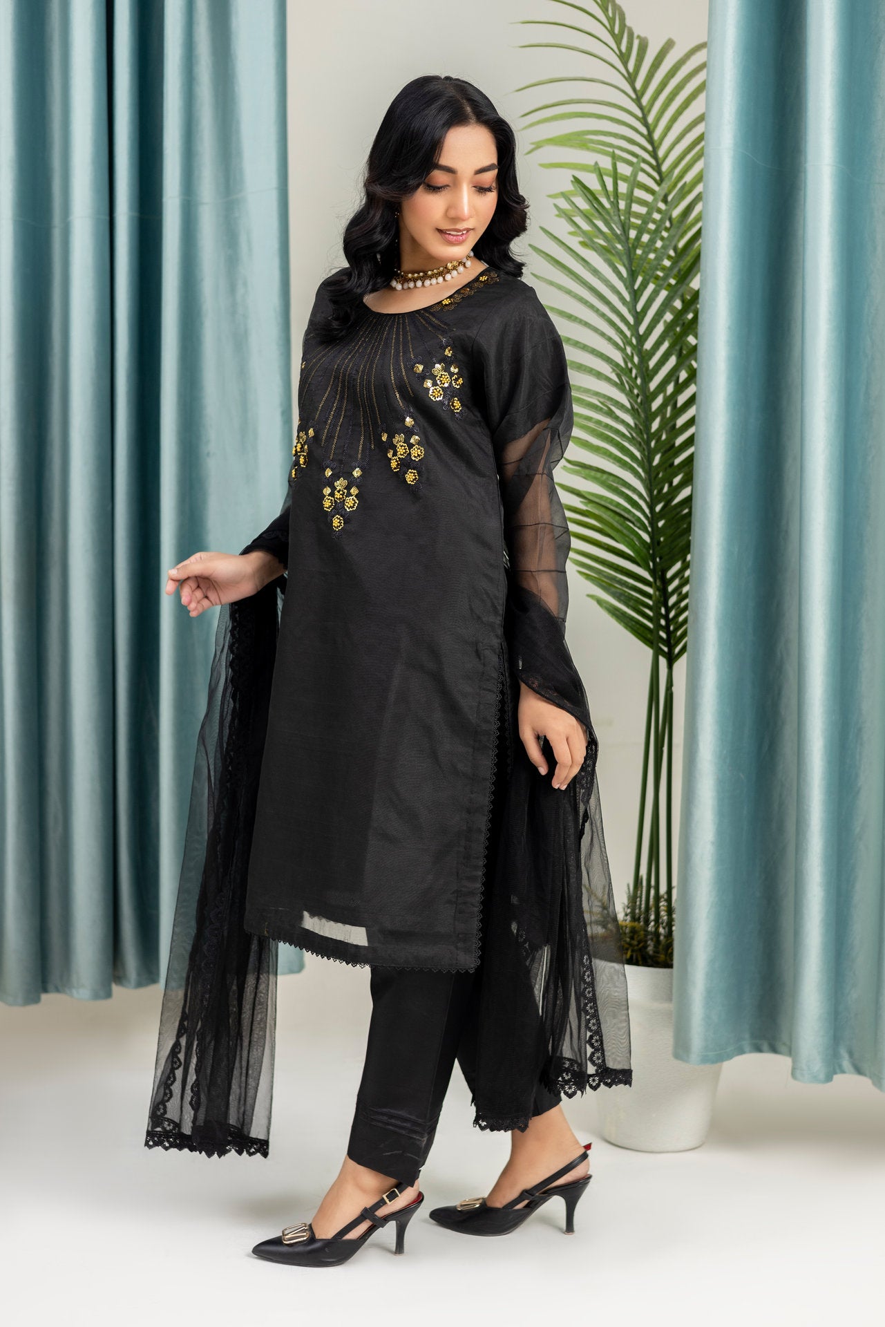 2233 – Black  4 Piece Embellished Organza Kurta Set